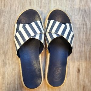 Vince Camuto Cross strap wedges Size 8